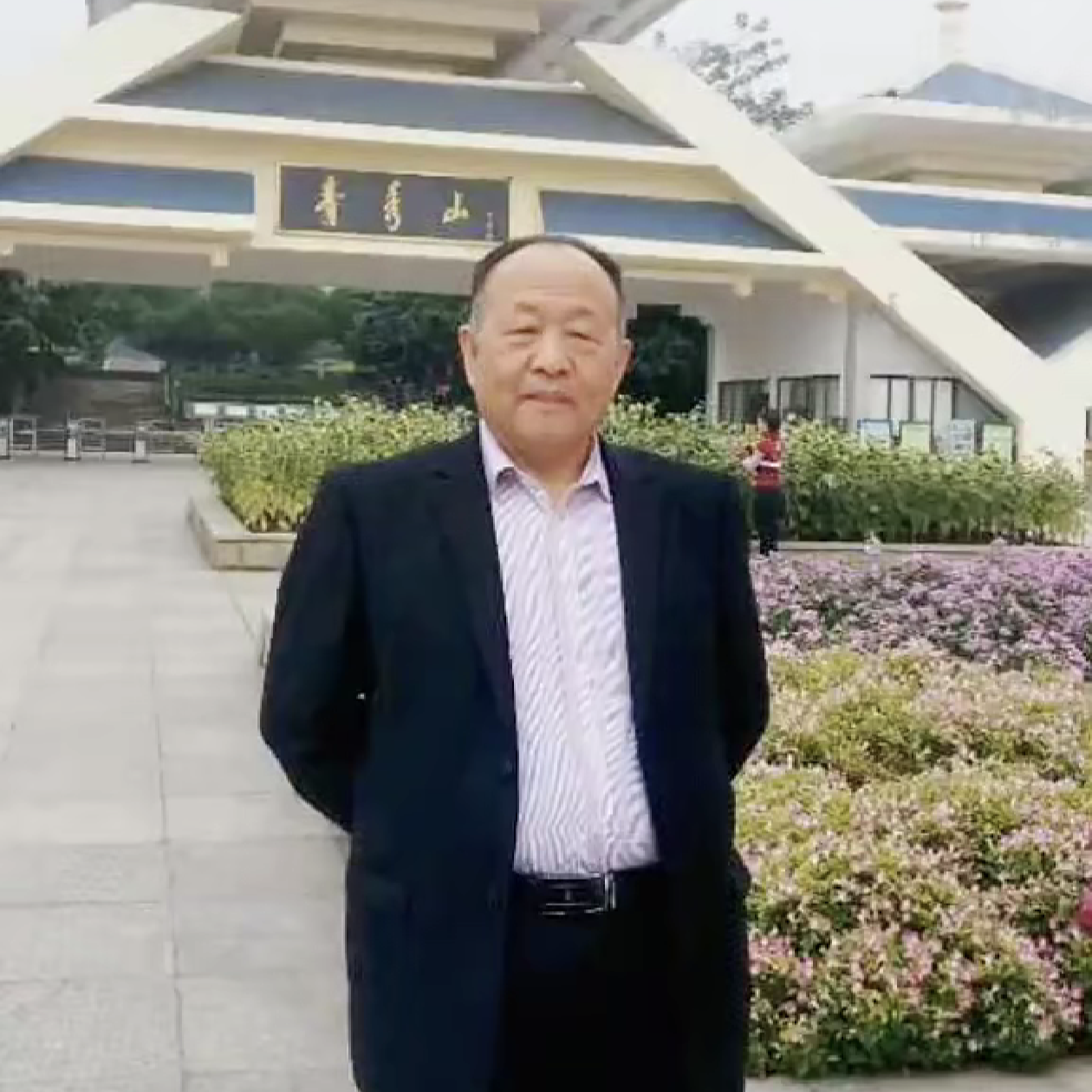 张贵